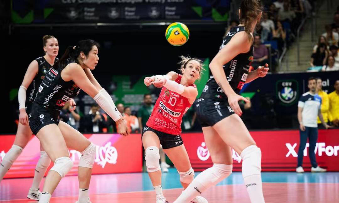 中国女排压哨绝杀库里，全场沸腾！经典一战再现传奇